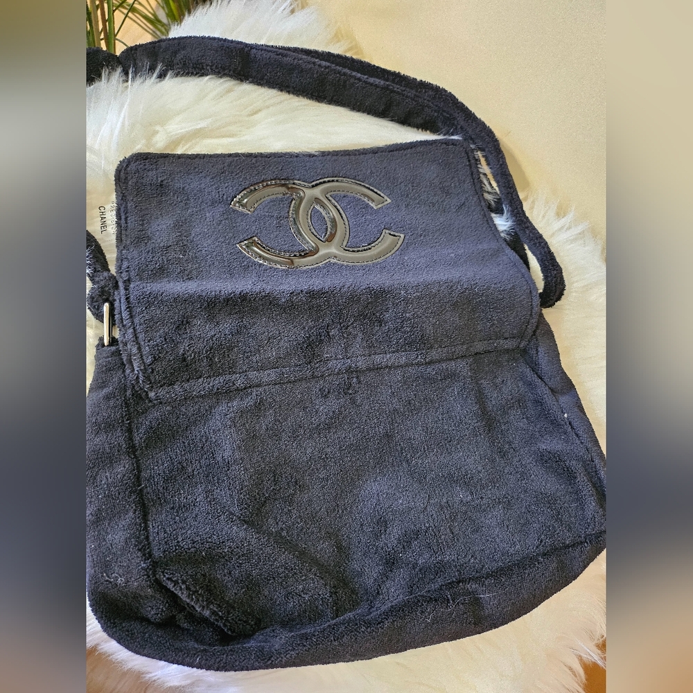 🖤 Chanel Crossbody Bag 🖤 - Picture 7 of 16